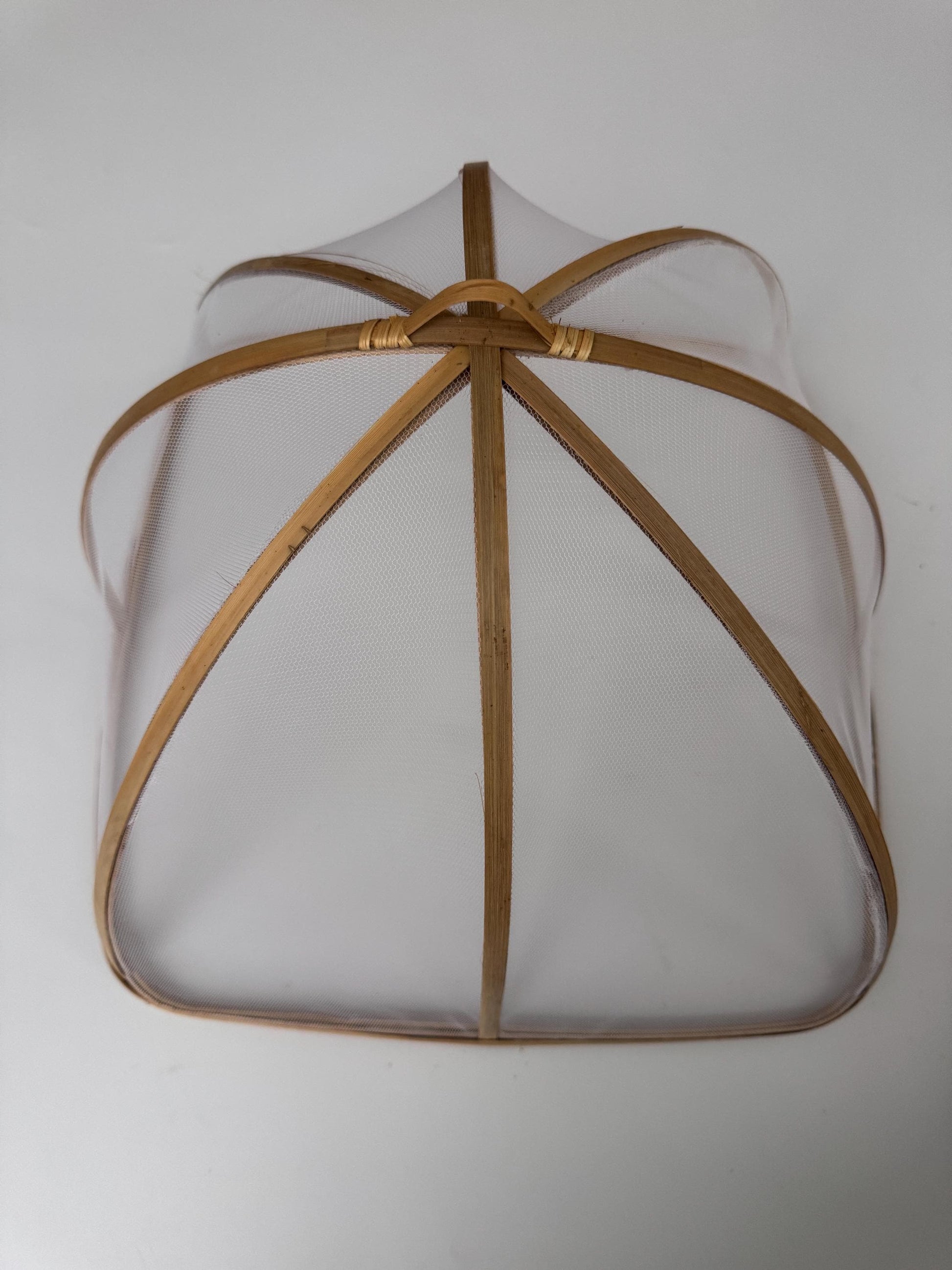 Square Bamboo Food Cover with Mesh Net, Handwoven Bamboo Dish Cover Set, Kitchen Food Protector for Meals & Fruit 12–16 Inch