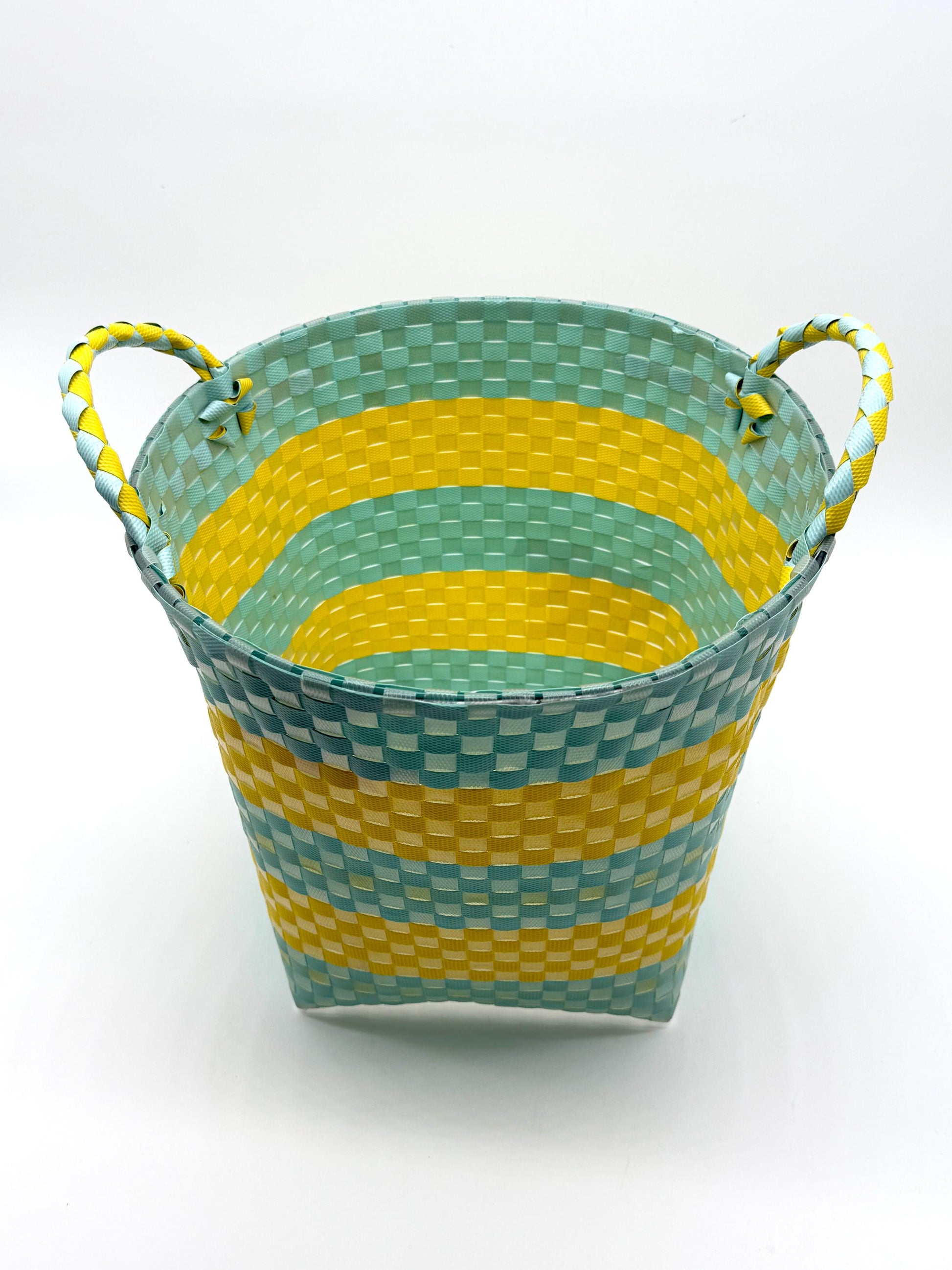 Round Woven Plastic Basket with Handles, Handmade Laundry Hamper, Multi Color Storage Bin for Toys Blankets Bathroom