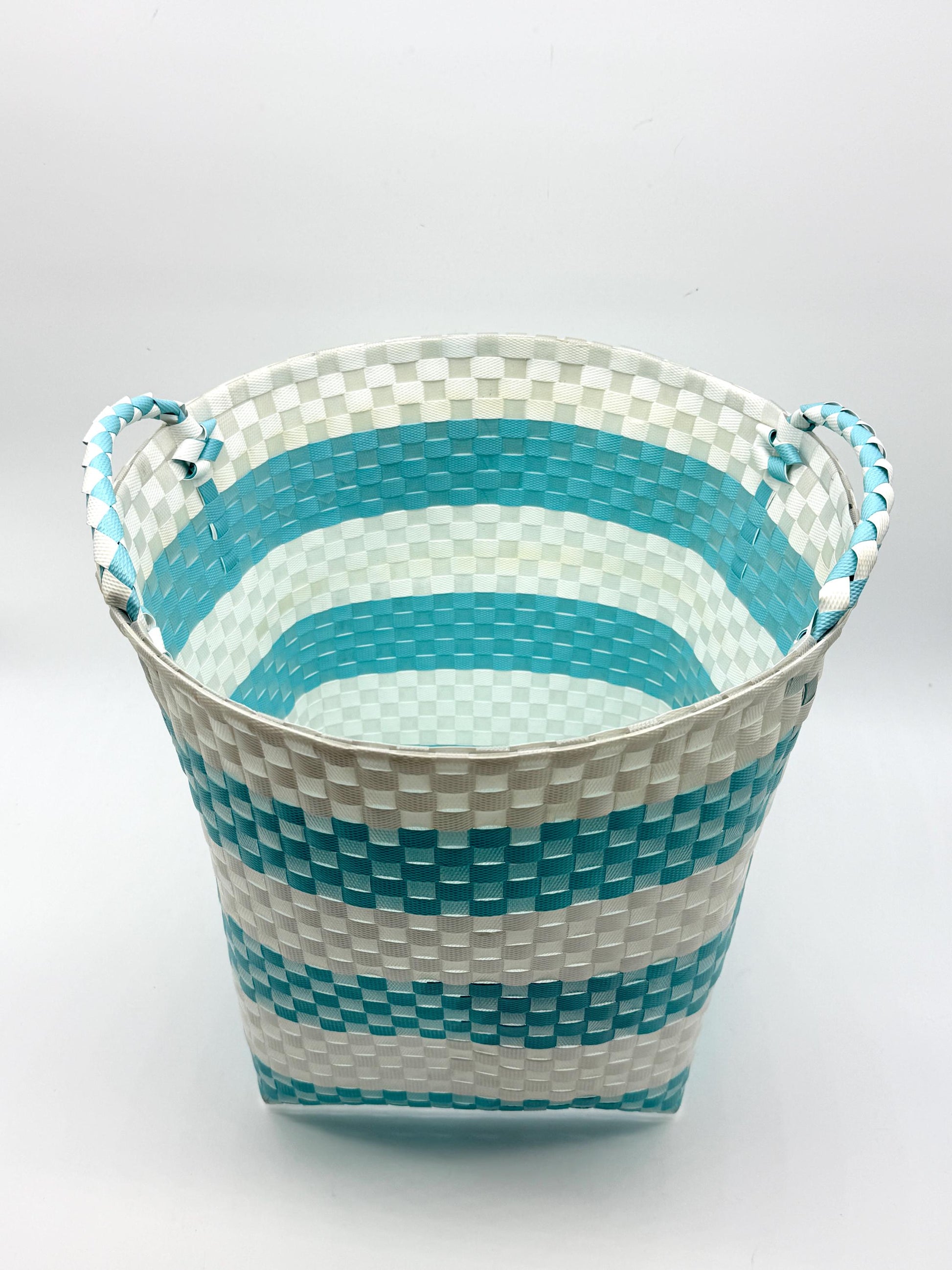 Round Woven Plastic Basket with Handles, Handmade Laundry Hamper, Multi Color Storage Bin for Toys Blankets Bathroom