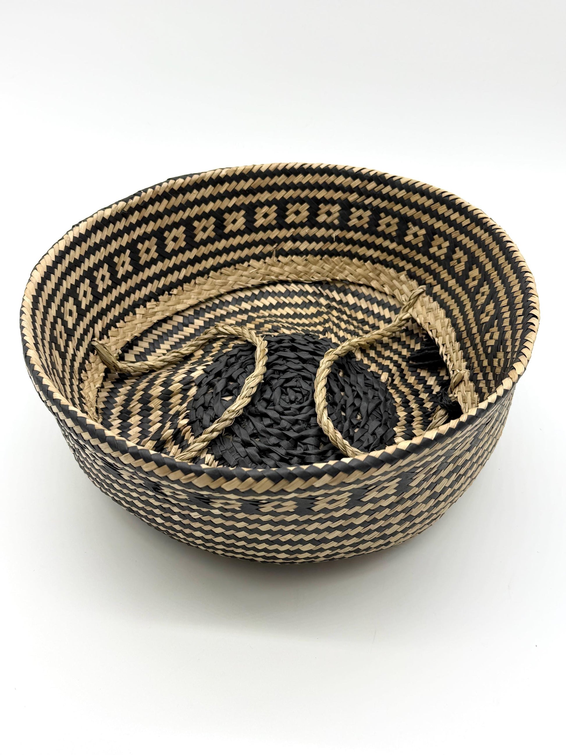 Boho Seagrass Storage Basket with Black Geometric Pattern, Foldable Woven Basket with Tassel, 13.8 Inch Basket