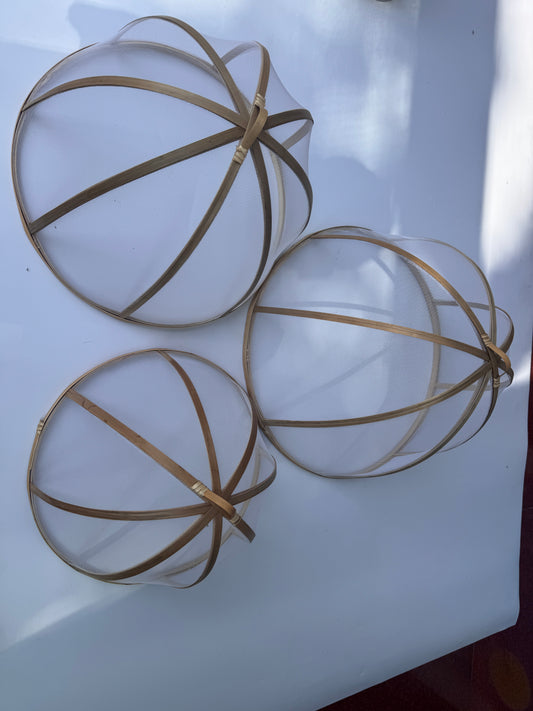 Round Bamboo Mesh Food Cover, Handwoven Bamboo Kitchen Dish Protector Dome for Meals, Fruit & Table Serving 12–16 Inch