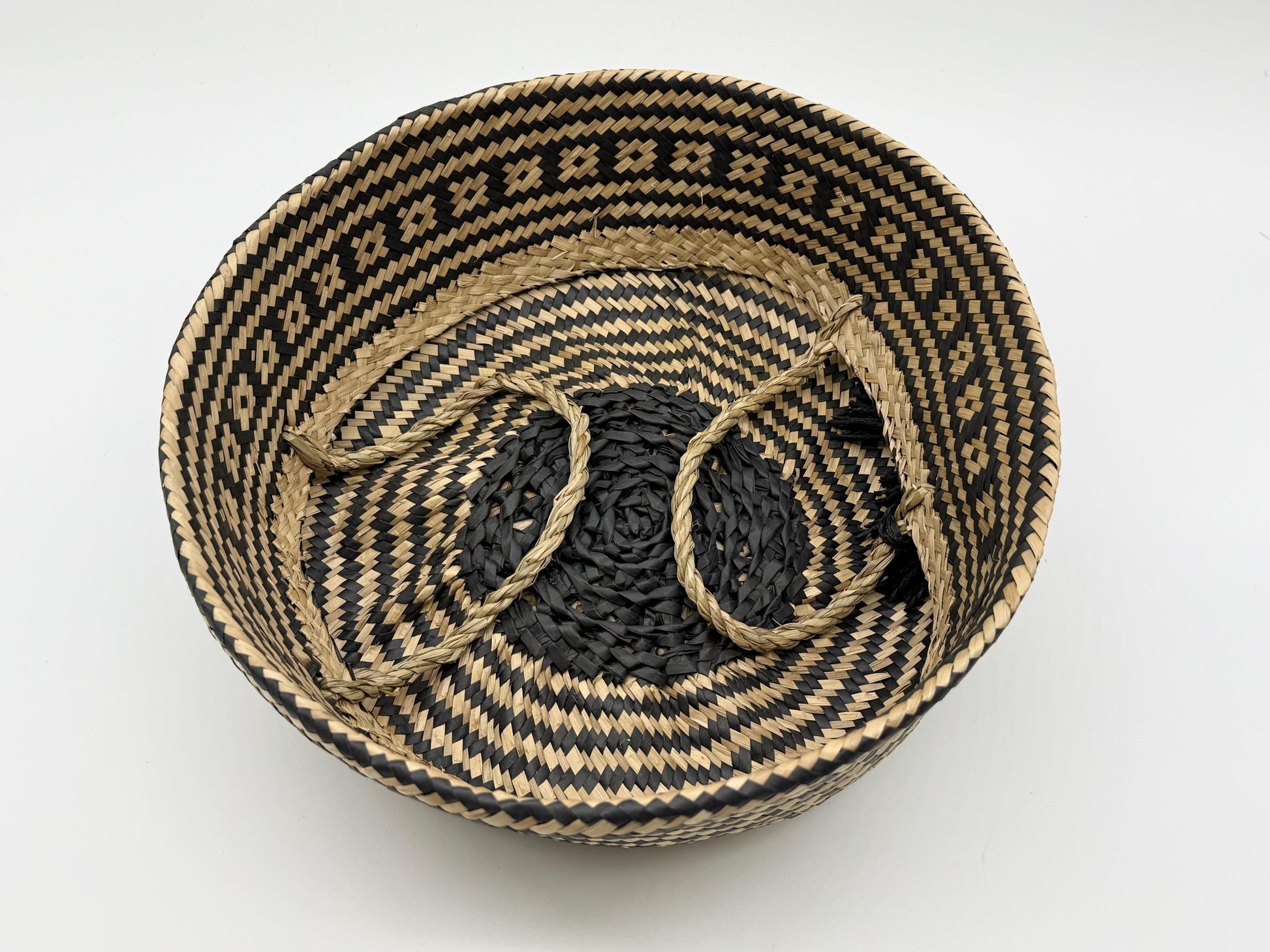 Boho Seagrass Storage Basket with Black Geometric Pattern, Foldable Woven Basket with Tassel, 13.8 Inch Basket